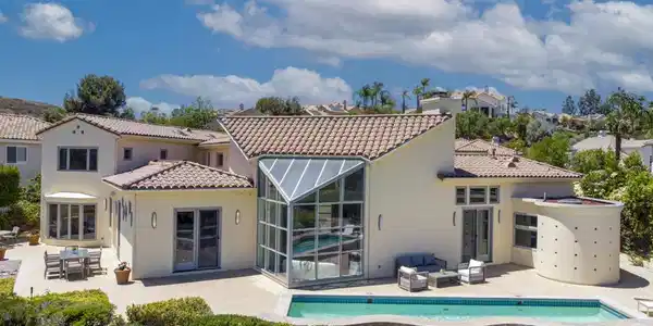 5908 Vista De La Luz