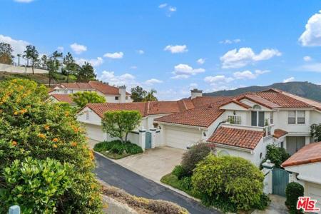 2042 Palisades Drive