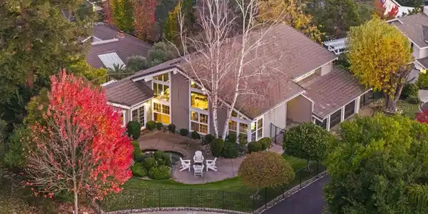 392 Paraiso Dr