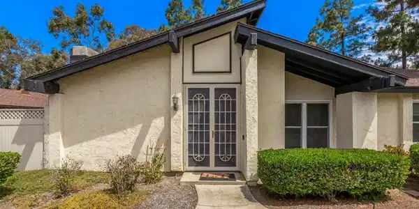 2327 Rosal Ln