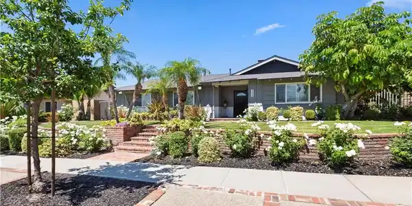 1335 N Vallejo Way