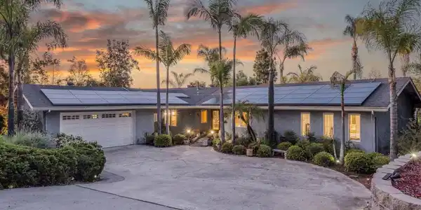 1033 Vista Sierra Dr