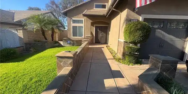1059 Silvercreek