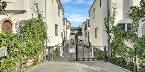 1058 Sunset Boulevard