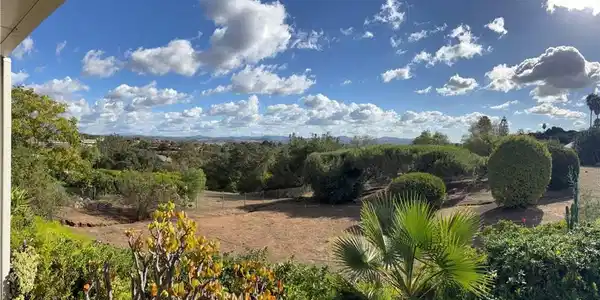 1905 Vista Del Norte