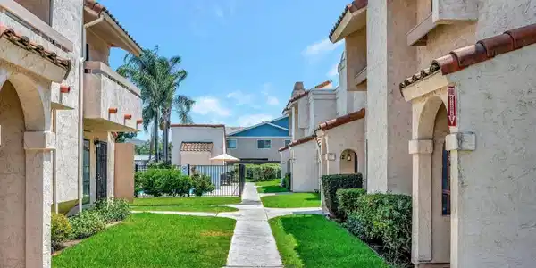 12553 Mapleview