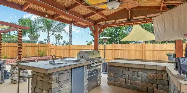 8409 Carlton Oaks Dr
