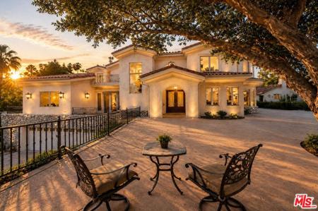868 Braewood Court