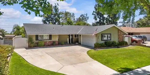 1052 Golden Rain Street