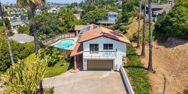 909 Donnan Place