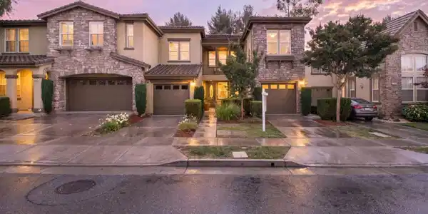 1392 Thornbury Lane
