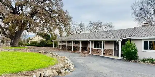 870 W Edmundson Avenue