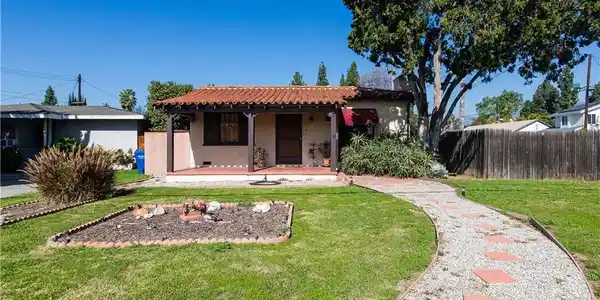 9855 La Rosa Drive