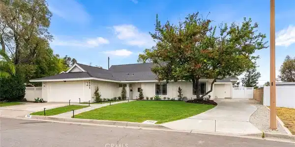 1903 E Bolingridge