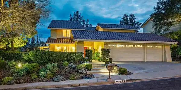 877 Rim Crest Drive