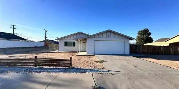 926 W Dolphin Avenue