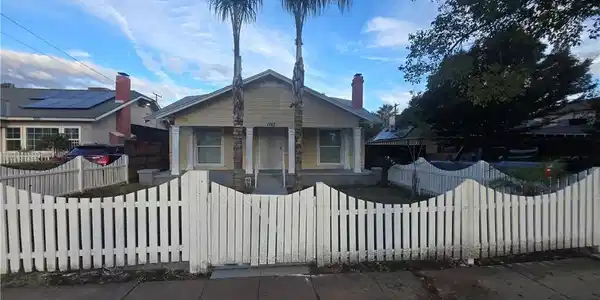1767 N Arrowhead