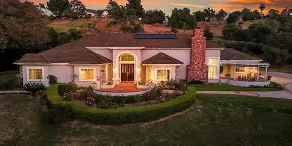 4286 La Canada Road