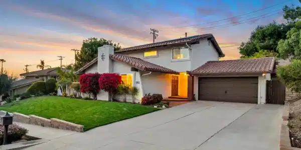 291 W Avenida De Las Flores