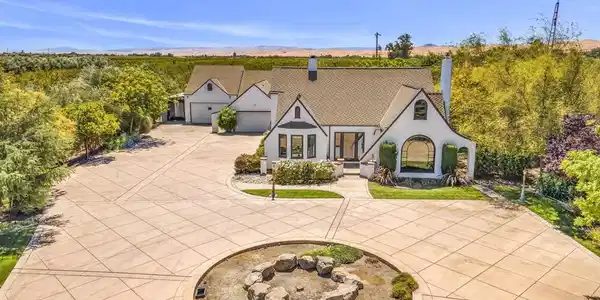11081 BRENTWOOD BLVD.