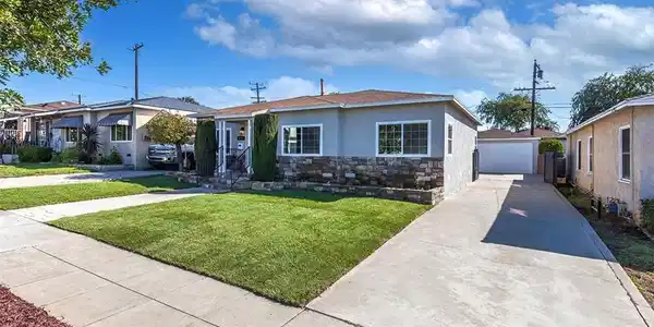 528 N Via Val Verde