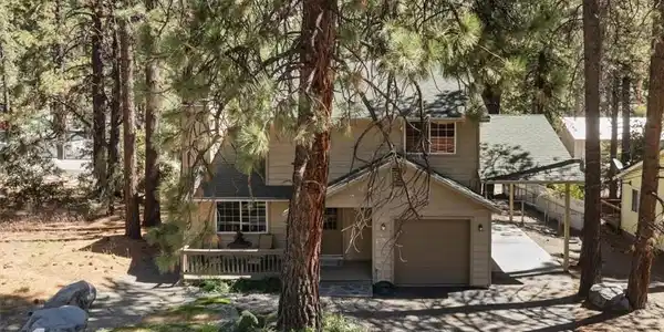 1536 Ross