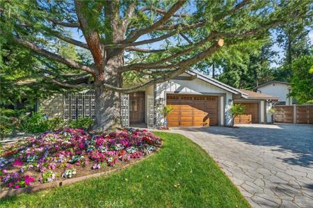 9516 Capistrano