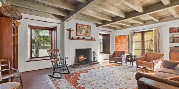 472 W 10th Street