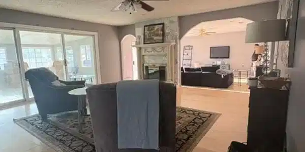 8233 Fallbrook