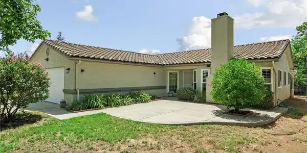 1063 Elm Avenue
