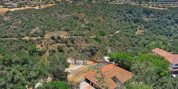 1810 Calle Salto