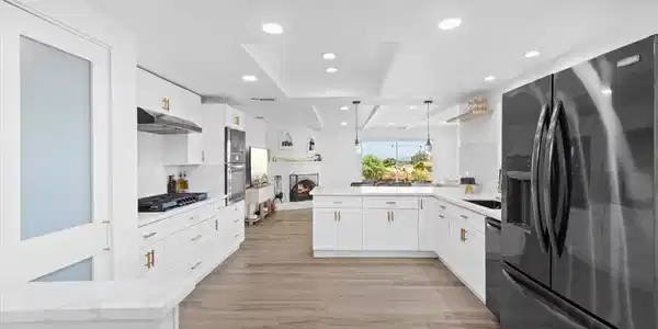 402 Ali Way