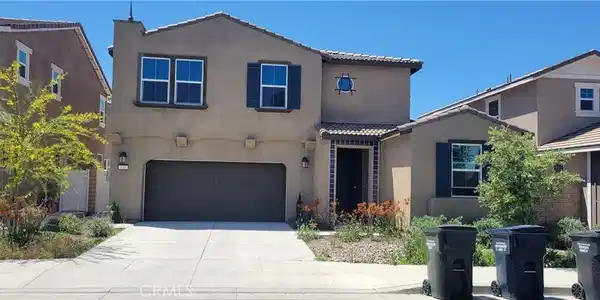 833 Half Moon Avenue