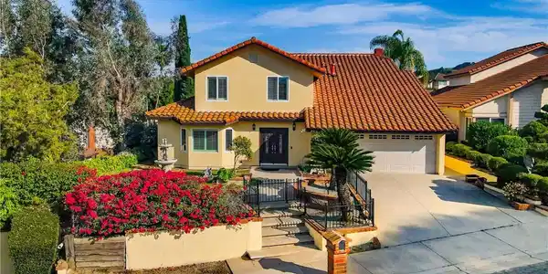2116 Kings View