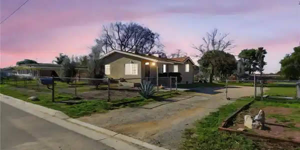 1121 Wellwood
