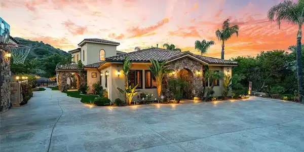 21128 Via Los Laureles