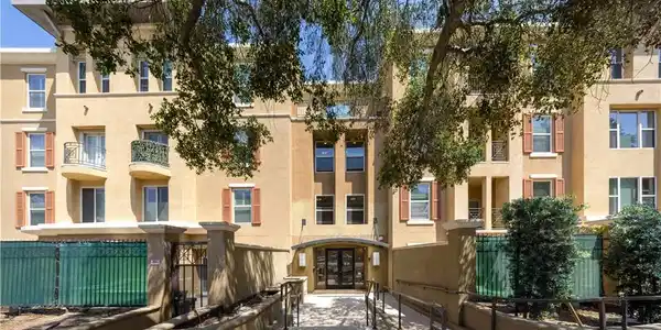 128 N Oak Knoll Avenue