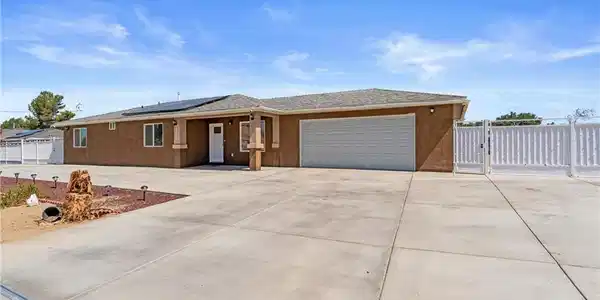 10719 E Avenue R4
