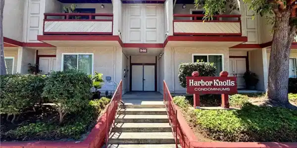 946 W 220th