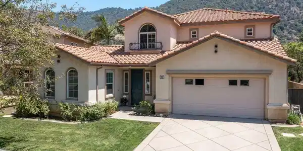 22 Moonridge Court
