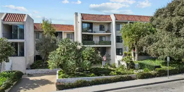 1401 Valley View