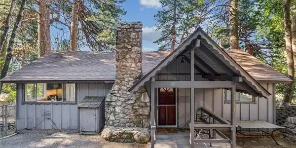 21621 Sawpit Canyon