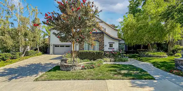 558 Oak Tree Court