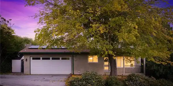 102 Glencrest Lane
