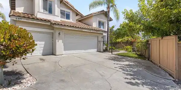 657 Cantara Ln
