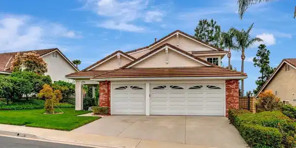 1976 Vineyard Ave