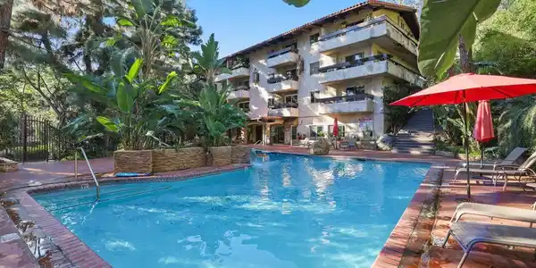 2700 Cahuenga Boulevard