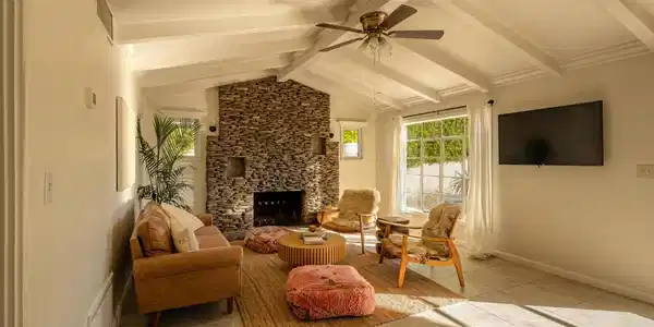527 N Paseo De Anza