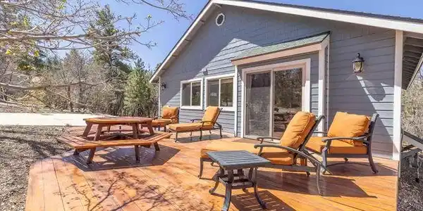 1332 La Crescenta Dr.