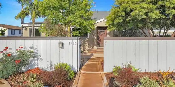 1935 Berry Street